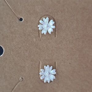 Daisy Stud Earrings!‎ Sterling Silver.